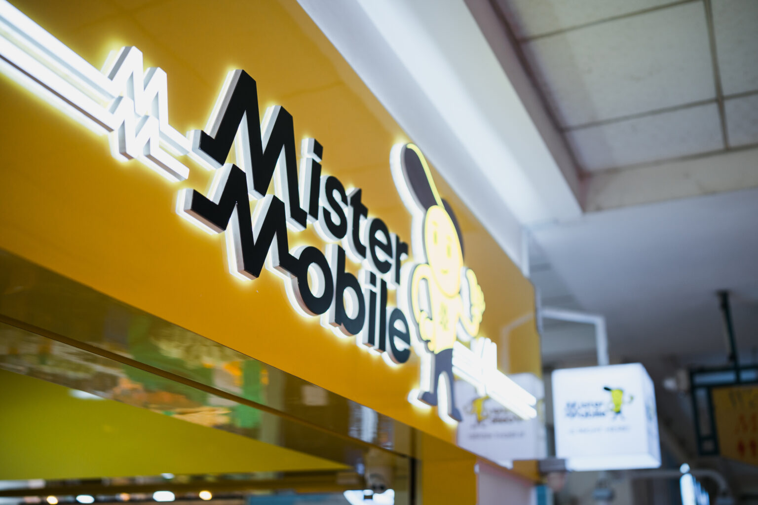 mister mobile singapore outlet expansion